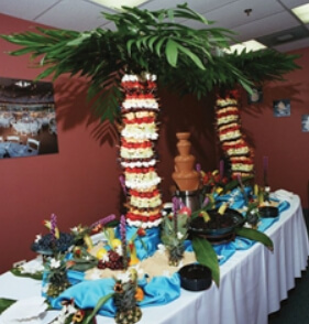 A fruit palm twin display, the perfect complement to our fountains